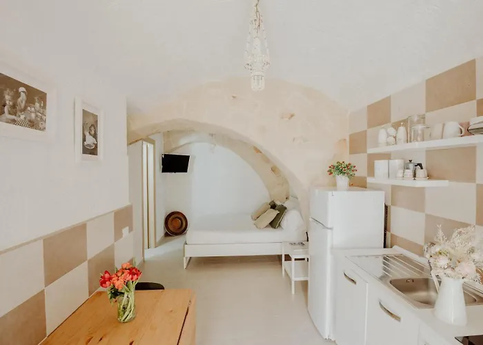 Palazzo Pezzolla * Monopoli